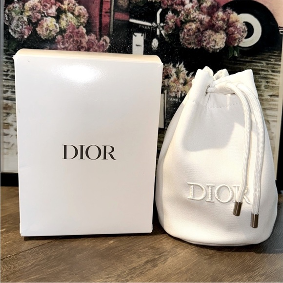 DIOR White Canvas Bucket Pouch Beauty Embroidered DIOR Logo & Box! - Picture 3 of 15